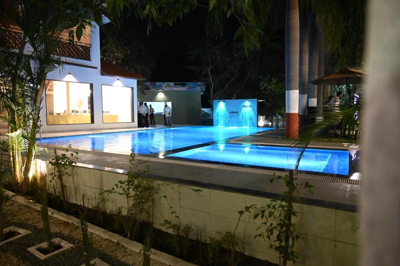 The Whispering Palms Resort Bhopal Exterior foto